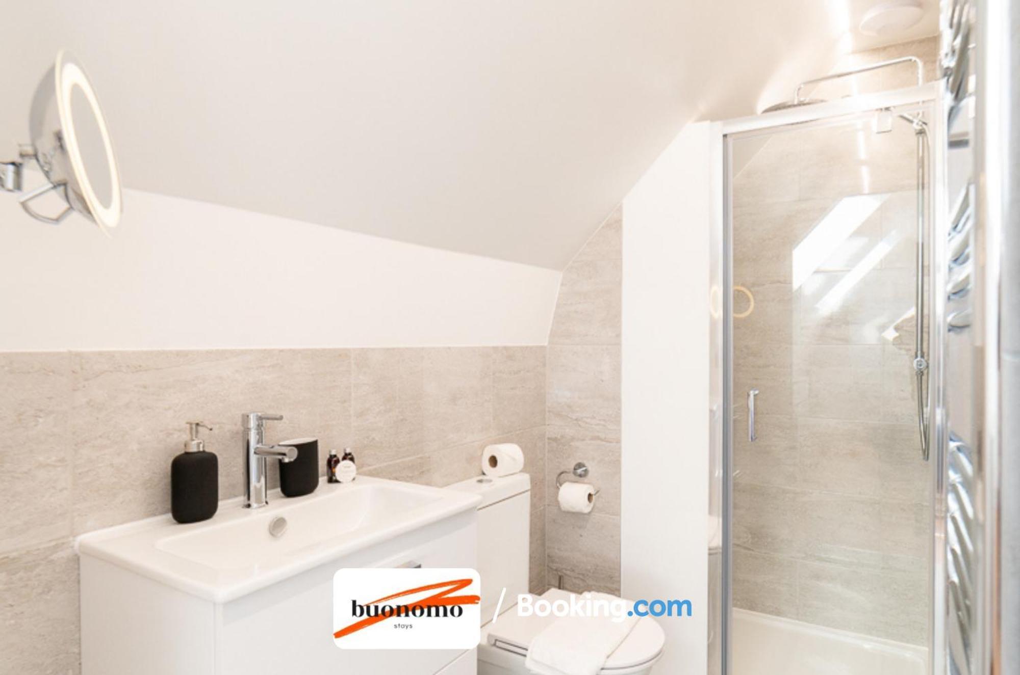 Two Bedroom Apartment At Buonomo Stays Short Lets & Serviced Accommodation London Exteriör bild