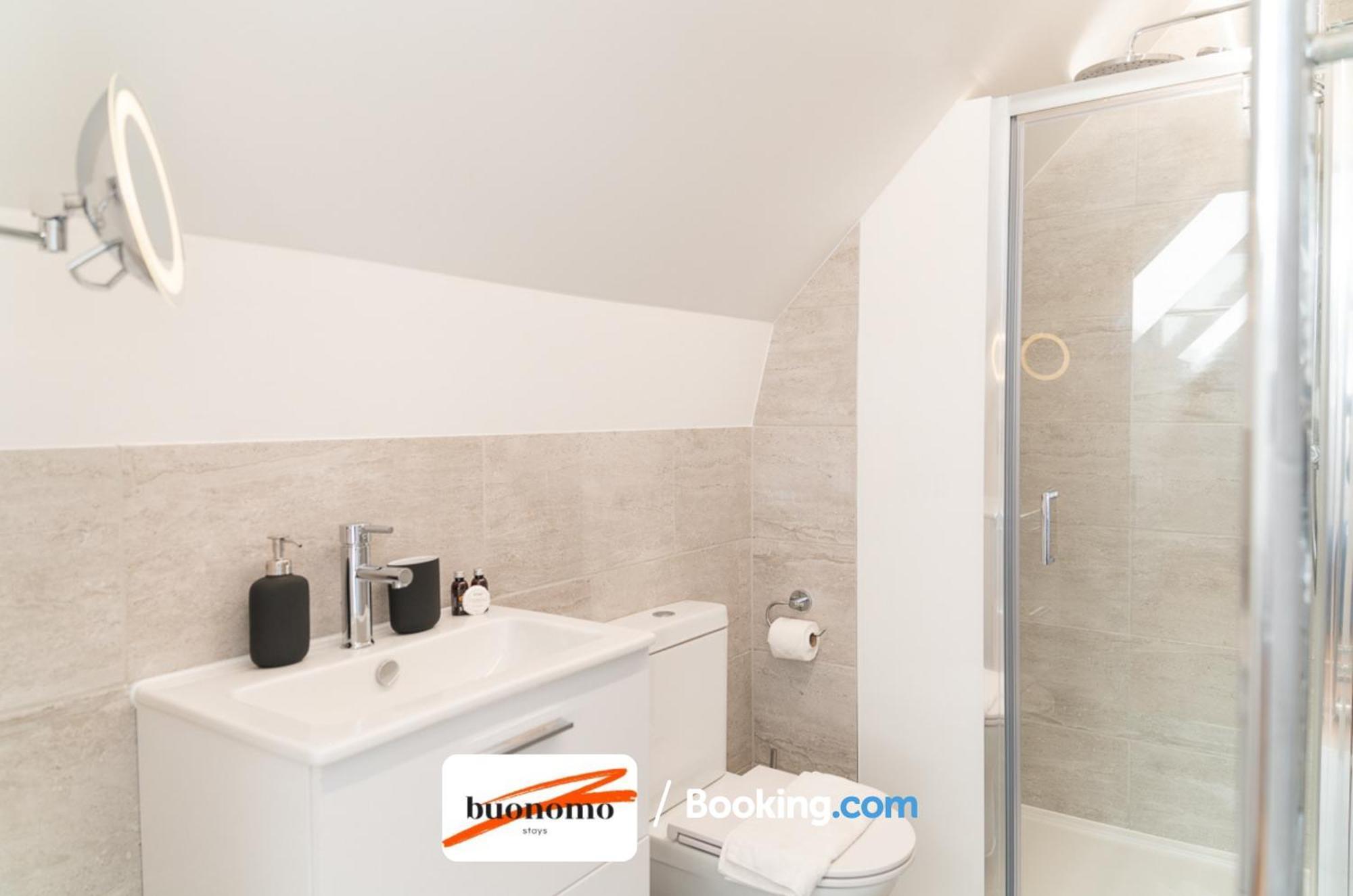 Two Bedroom Apartment At Buonomo Stays Short Lets & Serviced Accommodation London Exteriör bild