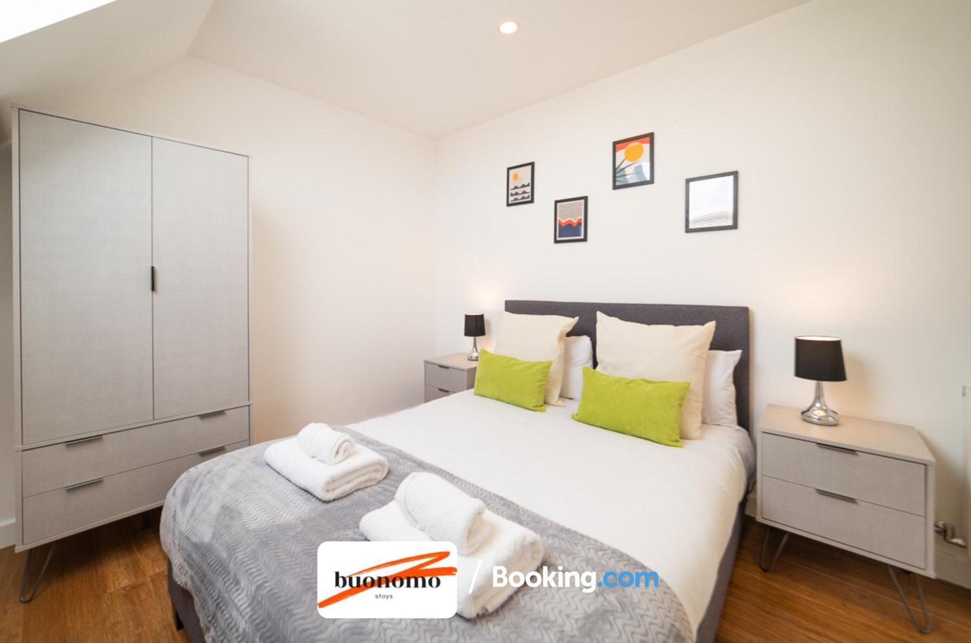 Two Bedroom Apartment At Buonomo Stays Short Lets & Serviced Accommodation London Exteriör bild