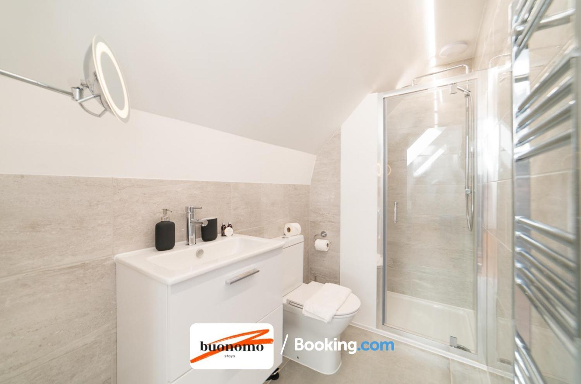 Two Bedroom Apartment At Buonomo Stays Short Lets & Serviced Accommodation London Exteriör bild