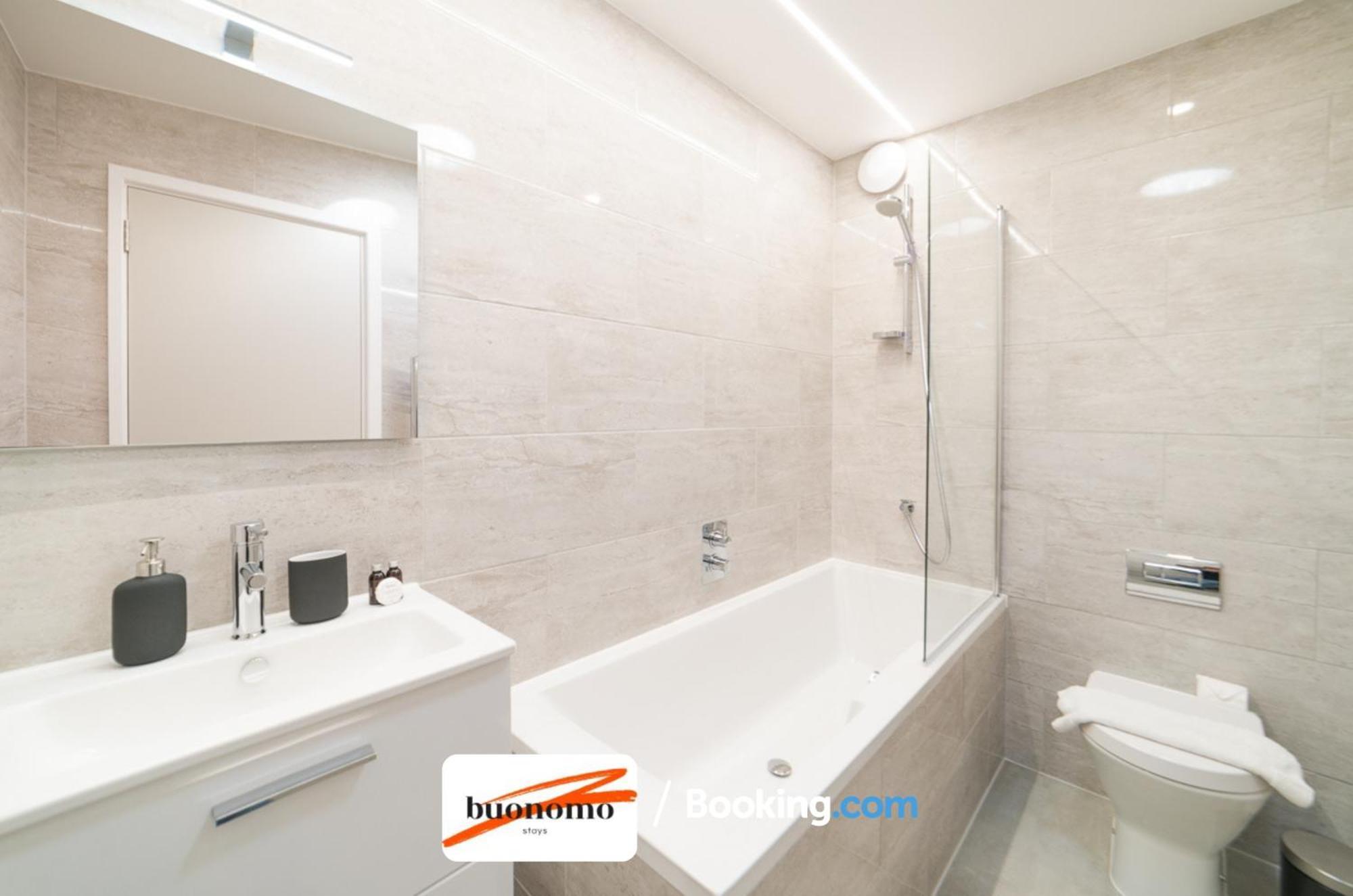 Two Bedroom Apartment At Buonomo Stays Short Lets & Serviced Accommodation London Exteriör bild